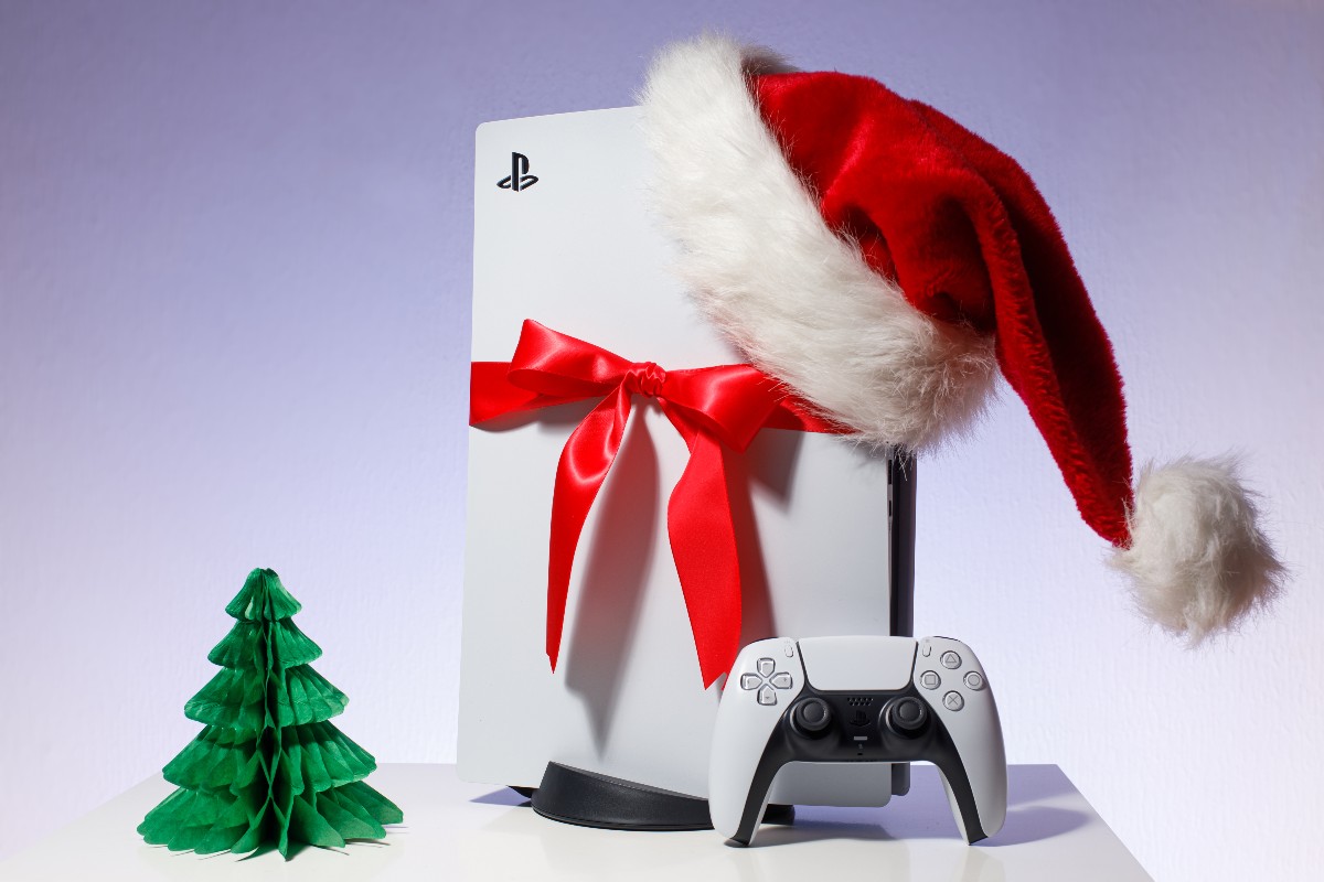La PS5 peut vous être livrée avant Noël grâce à Micromania.